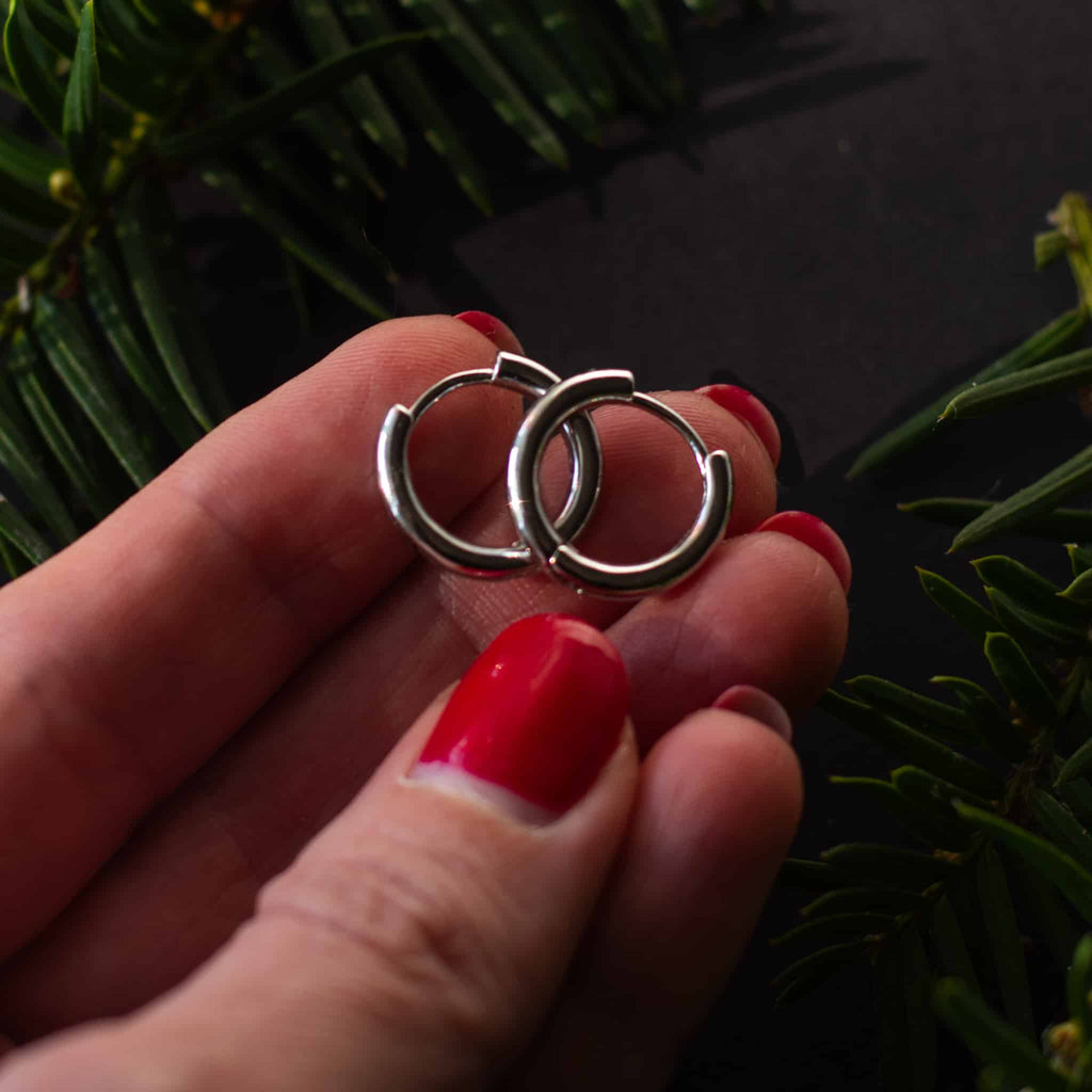 Carti Love Designer Mini Small Huggie Hoop Earrings Holder